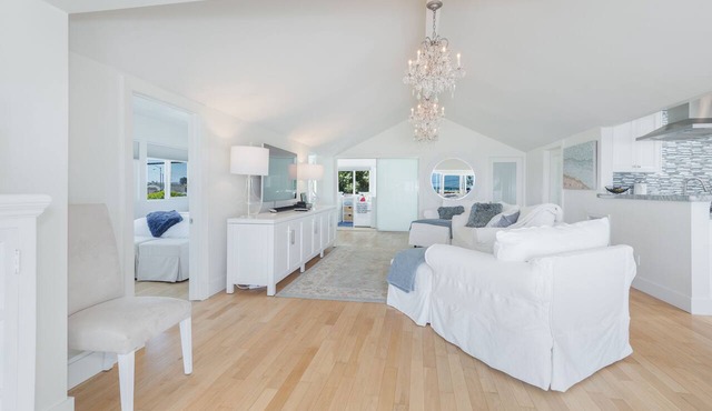 Life is better at the Beach in Malibu! Lux 3 bdr Home Spectacular Ocean Views in Malibu