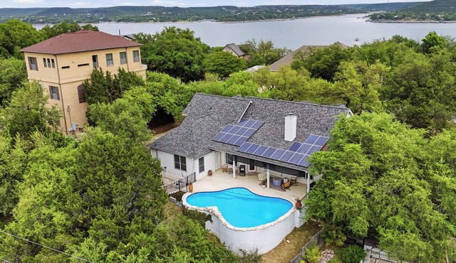 Lighthouse at Lake Travis | Luxury 5BR | Pool in Austin