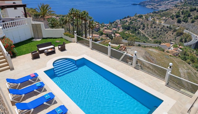 Lovely 3 bedroom villa with private pool and lovely views in Almuñecar