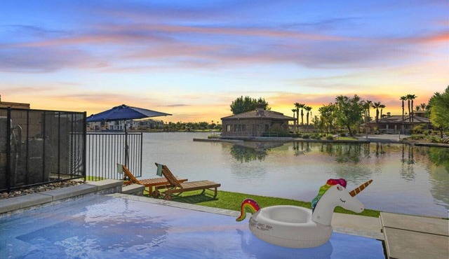 Luxe Lakefront Villa: Saltwater Pool, Spa & Games in Indio