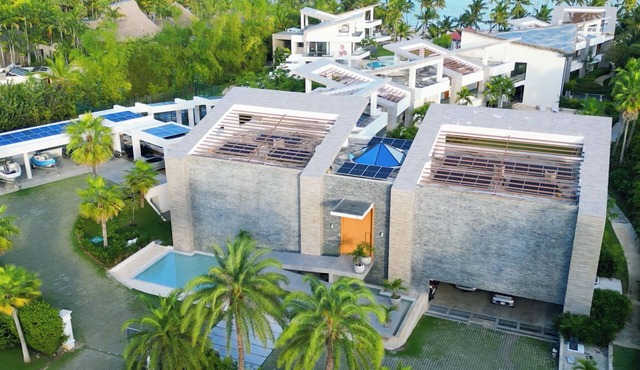 Luxurious 9-bedroom villa with private beach, fitness room in Cap Cana in Cap Cana