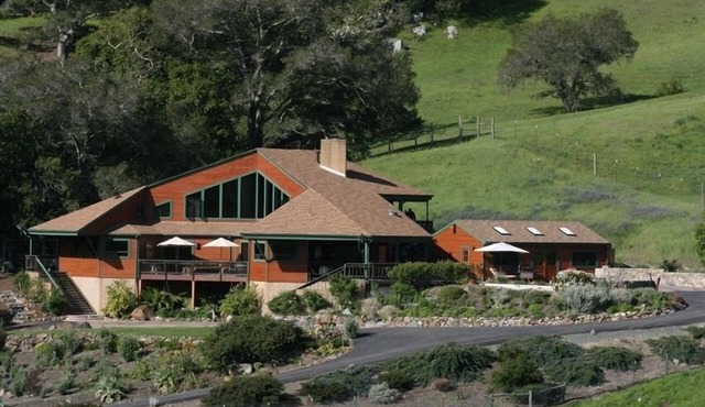 Luxurious Heavenly Cayucos Ranch Home/850 acres/8 bd/7ba/Pool/Tennis/Fishing. in Cayucos