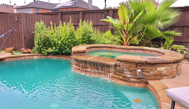 Luxurious Retreat:Heated Pool, Hot Tub Media R, Minutes from Universal Kids Park in Frisco