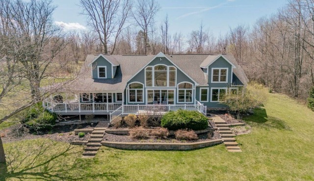 Luxurious Retreat Spacious with Deck BBQ Grill in Beaverton