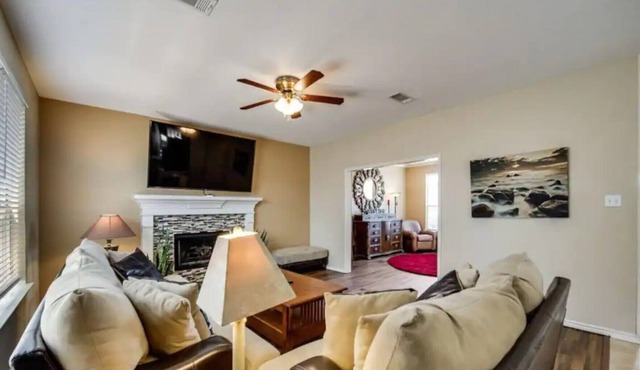Luxury 5BR Oasis: Spacious & Relaxing Haven TEEUEU801 in Euless