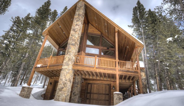 Luxury Cabin - views, location, perfect for families, 4 miles from Breckenridge in Blue River