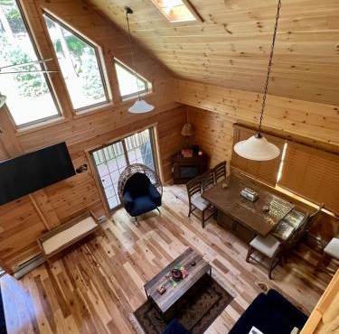 Luxury Cabin with Outdoor HotTub-NEW Construction in Lake Ariel