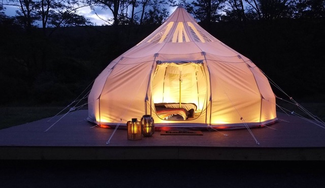 Luxury Glamping Yurt at River Mountain-Near Lodge in Everett