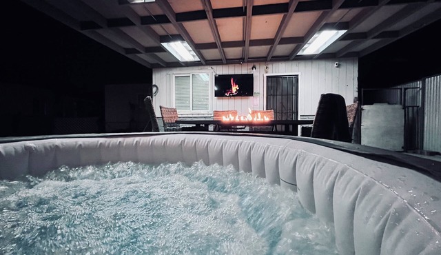 Luxury Home wPrivate Jacuzzi & Firepit in San Bernardino