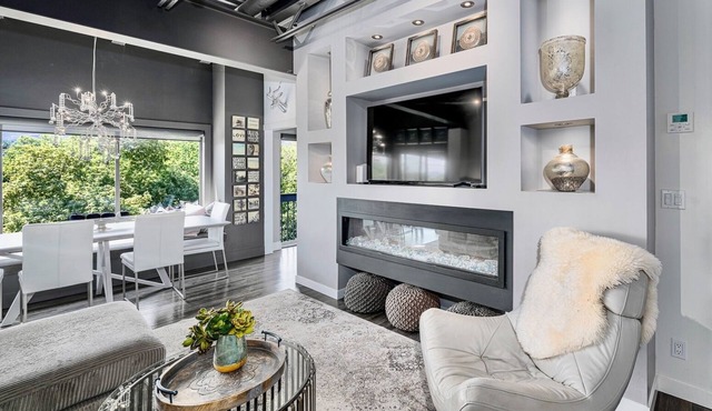 Luxury Waterfront Penthouse -Downtown Kelowna! in Kelowna