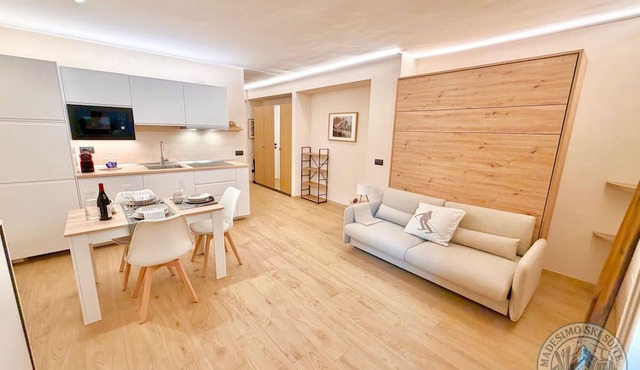 Madesimo Ski Suite Apartment with Mountain View and Wi-Fi in Madesimo