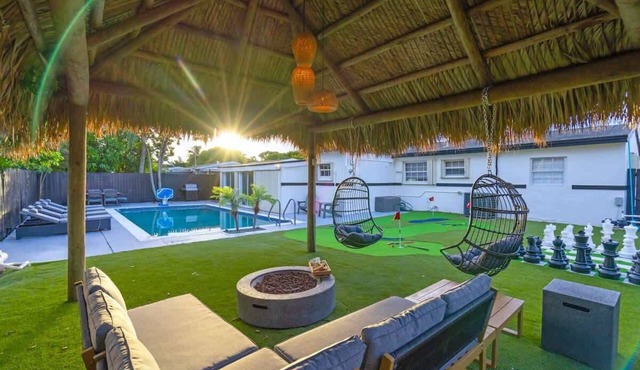 Miami Private Pool Ping Pong Golf & Arcade Game in Miami