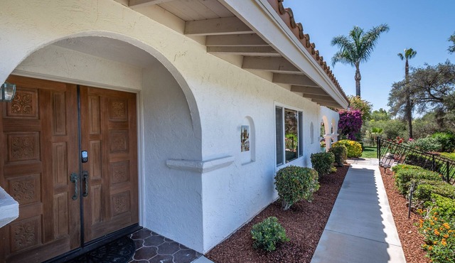 Mountain Top Getaway w/Pool & Hot tub! in Escondido
