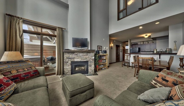 Multi level 3 bedroom condo, very close to ski-in/out trails in Sun Peaks