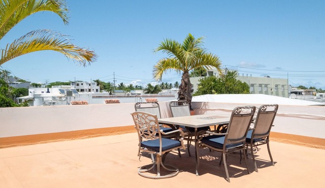 Multi-unit beachside complex for up to 12 guests! in Santurce