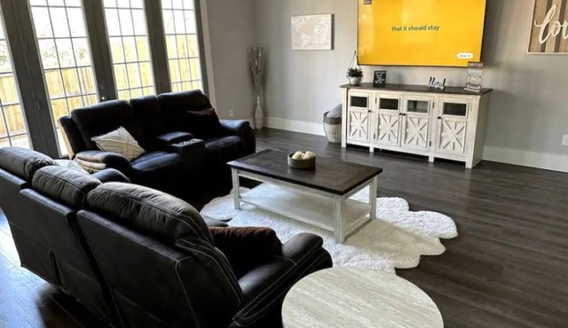 NEW Comfy, spacious, Modern in DeSoto