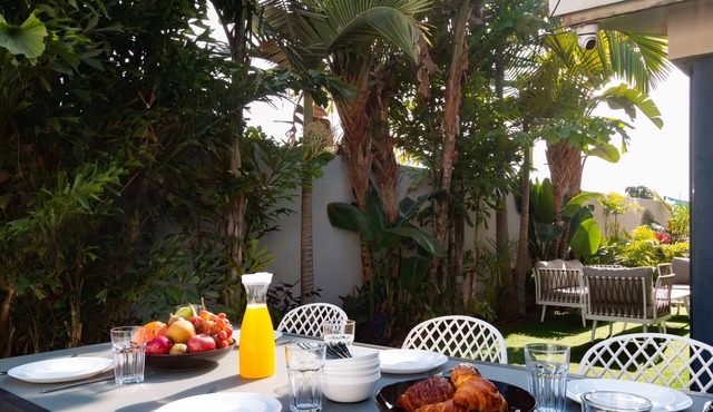 O&O Group - Huge Pampering Villa 5 BR/W Jacuzzi in Rishon LeTsiyon
