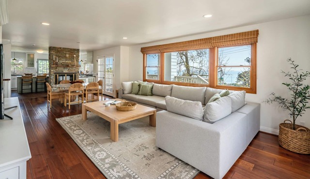Ocean Breeze Abode & Bungalow - Spacious Seaside Living in Summerland
