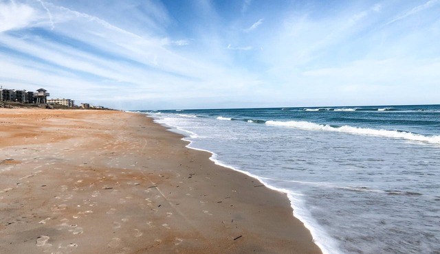 Ocean Front Condo, Steps to the beach, 2 bed/2 bath-Private beach & pool in Ormond Beach