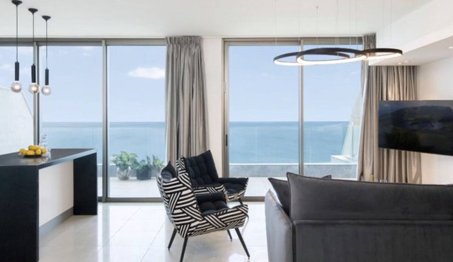 Ocean view mini penthouse on the 30th floor in Netanya