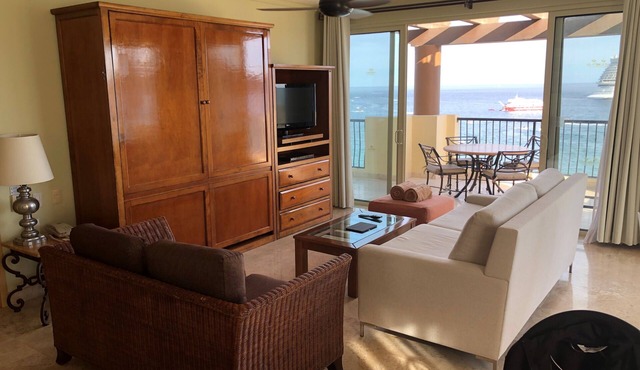 Oceanfront 3-bedroom penthouse in Cabo San Lucas! Amazing views and amenities! in Cabo San Lucas