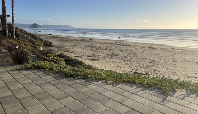 Oceanfront Cayucos Cottage on the sand in Cayucos