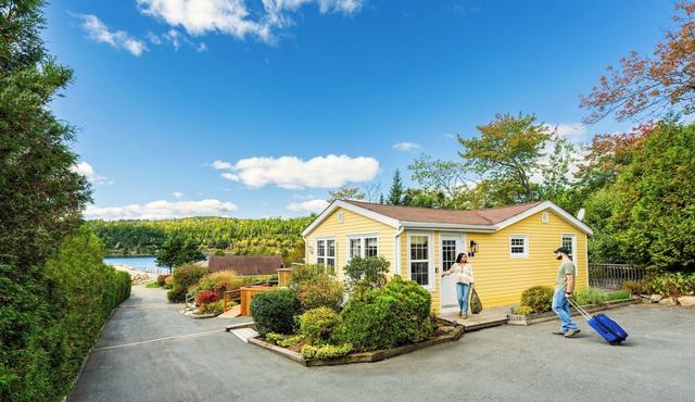 Oceanview Cottage | Private Wood-Fired Hot Tub | Sauna | Near Halifax in Boutiliers Point