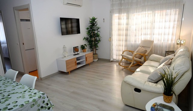 OFFER, SPACIOUS confortable 3 BEDROOMS , CLIMATISSATION + FREE WIFI in Badalona