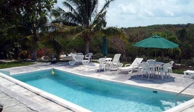 On hilltop with pool. Only 400 feet down to waterfront, dock & kayaks. in Hartswell