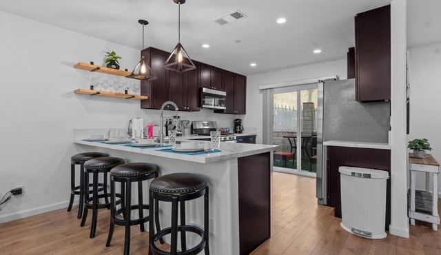 One World House with King Bed in Colton