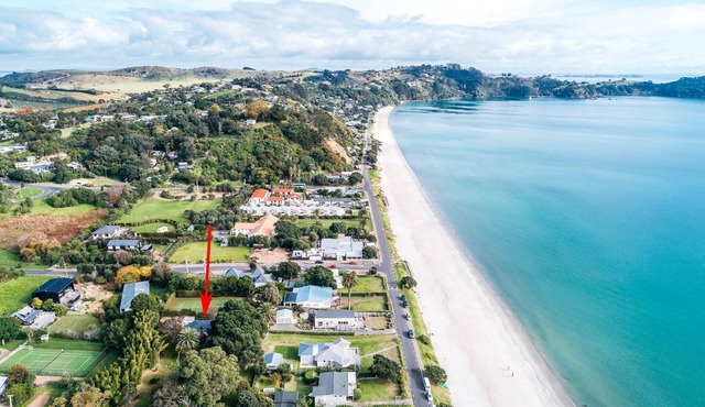 Onetangi Beach Cottage - Onetangi Bach in Onetangi
