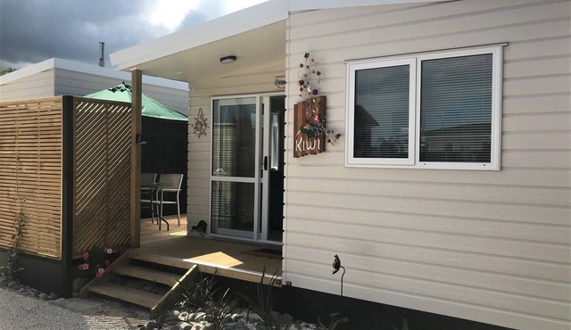 Orewa Kiwi Cabins - Kiwi in Orewa Beach