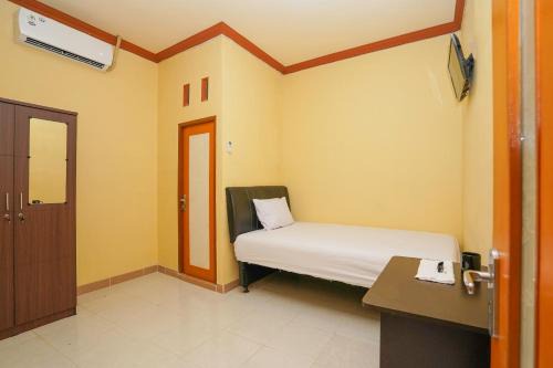 OYO Life 2619 Kost Keluarga Cemara in Gresik