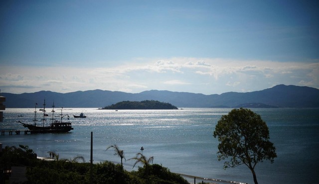 Penthouse with Pool, Barbecue and Wonderful Sea View in Florianópolis