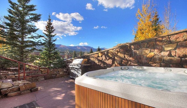 Placer Ridge Lookout: Great Views - Private Hot Tub. in Breckenridge