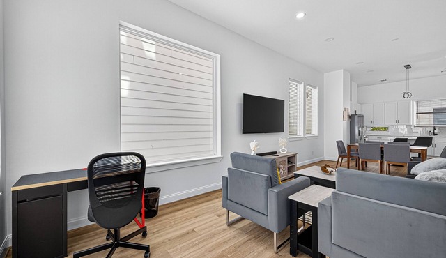 Play, work, relax, repeat: a sleek 3Bd/3.5Ba retreat near Houston’s top hubs.” in Houston