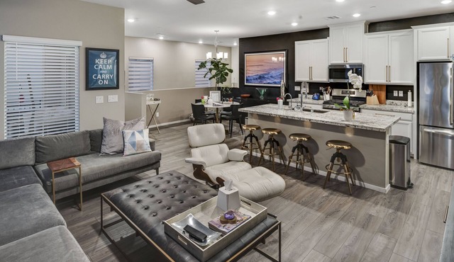 Quiet super peaceful GATED condo AMAZING LOCATION! garage parking STRIP or Lake in Henderson