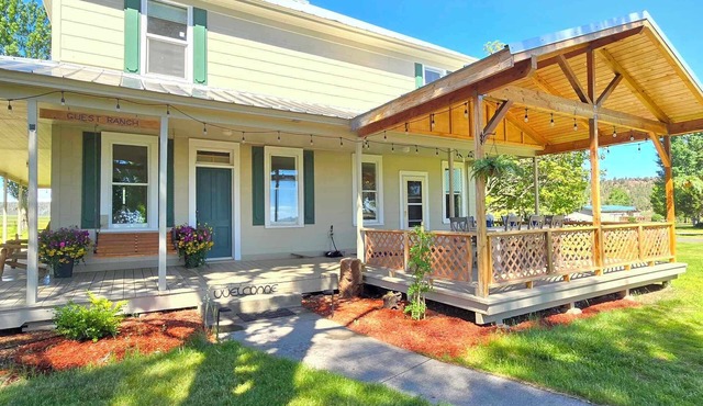 Ranch House: 5-Bedroom Ranch House w/Fishing, Trail Rides, Hot Tub and Hiking! in Sisters
