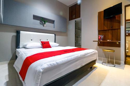 RedDoorz near Kebon Jeruk Jakarta in Jakarta