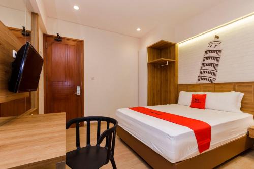 RedDoorz Plus @ CBD Bintaro in Peladen