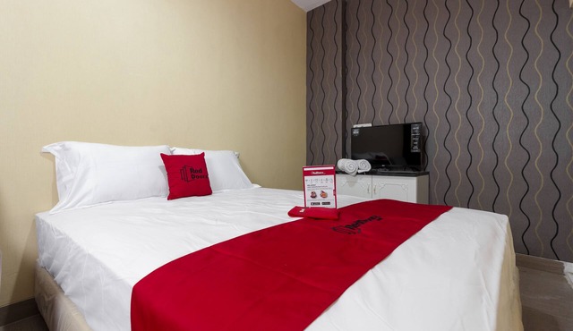 RedDoorz Plus @ Cipete Damai in Jakarta