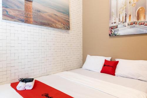 RedDoorz Plus near Hayam Wuruk 2 in Jakarta