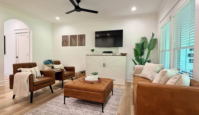 Refuge at Augusta 12 Min to Liberty Sleeps 8 with Pool and Screened Porch in Rustburg
