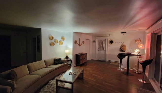 Remodelled historic suite w/nautical boho decor, in the UNESCO Town of Lunenburg in Lunenburg