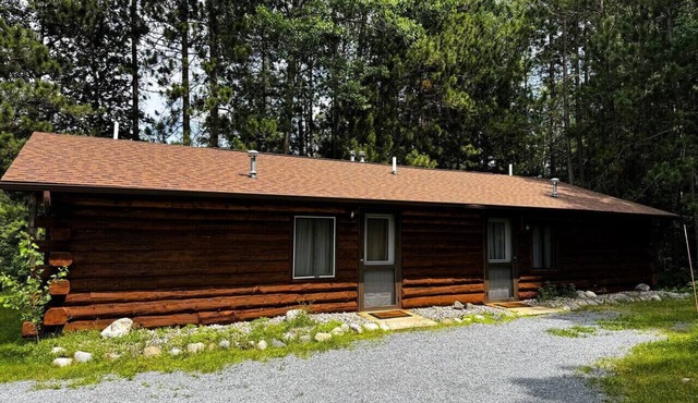 Riverfront Cabin #9. in Crystal Falls