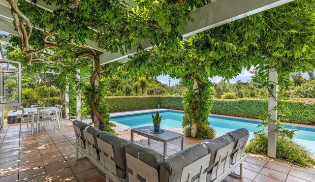 Riverview Homestead – Luxury Pool & Spa Retreat in Riverhead