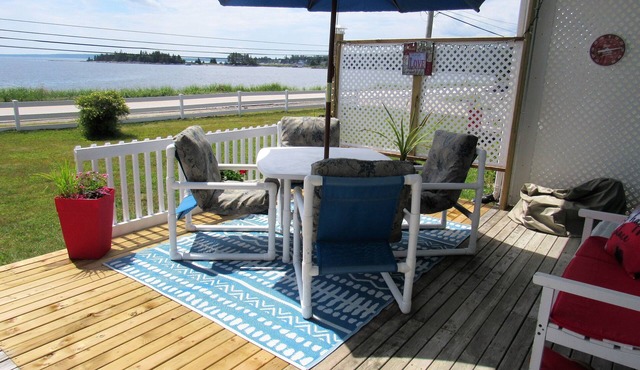 Romantic, oceanfront, renovated luxury cottage at a beach and near Halifax in Black Point