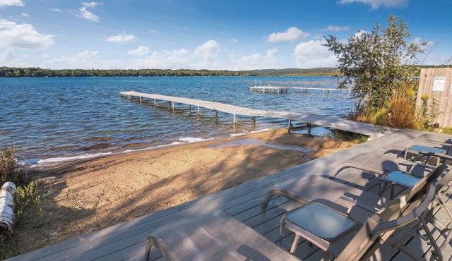Sandy Beach near Sleeping Bear, Groups + Hot Tub in Maple City