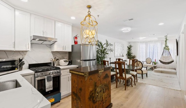 SF Newly Remodeled Charming 2bd With 100% Walking Score in San Francisco