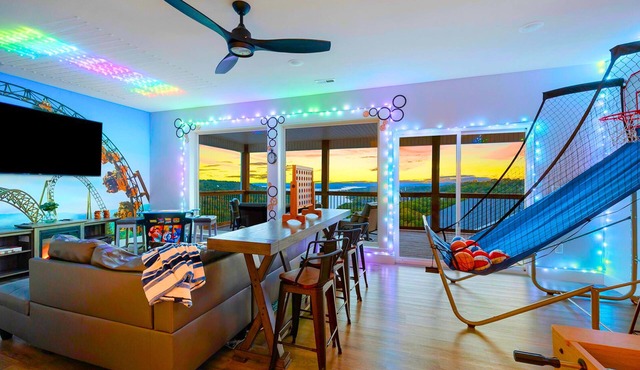 Silver Dollar Theme 1mitoSDC LakeViews HotTub Games in Branson
